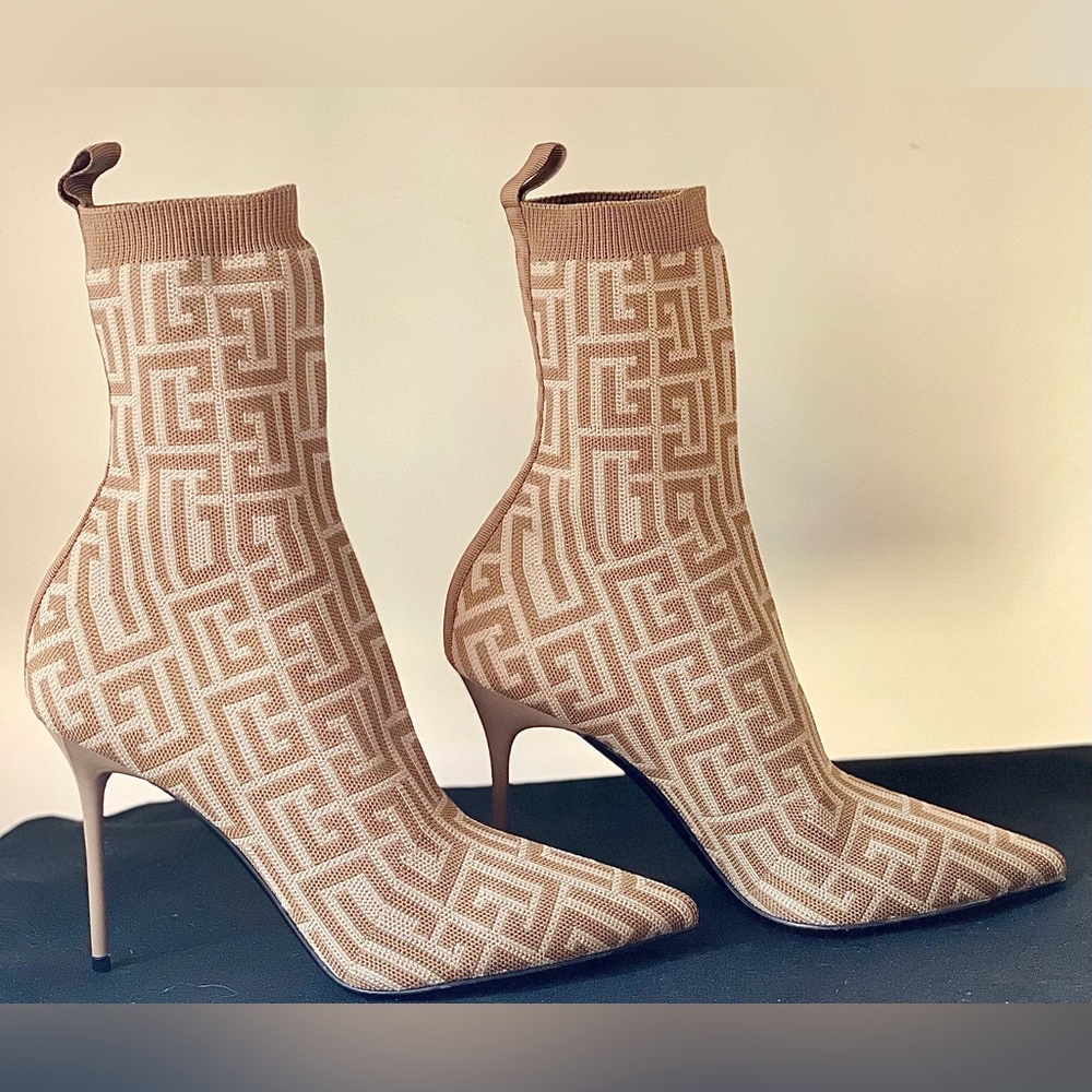 💜Balmain Skye Monogram Sock Boots